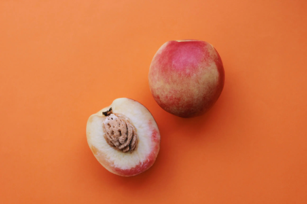 Peach Fuzz: kolor roku Pantone 2024 w aranżacji wnętrz